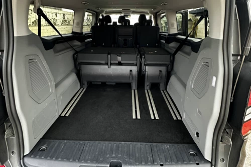 9 Seater People Carrier