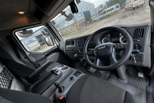 7.5T Curtainside W/TailLift