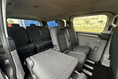 9 Seater People Carrier